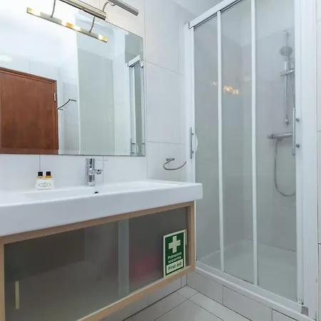 A36 - Avenue Flat In *