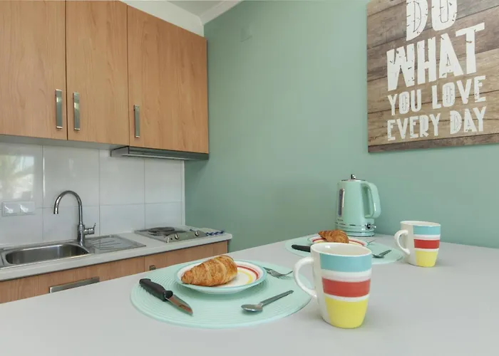 A36 - Avenue Flat In