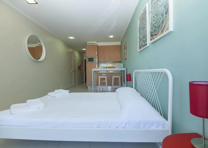 A36 - Avenue Flat In