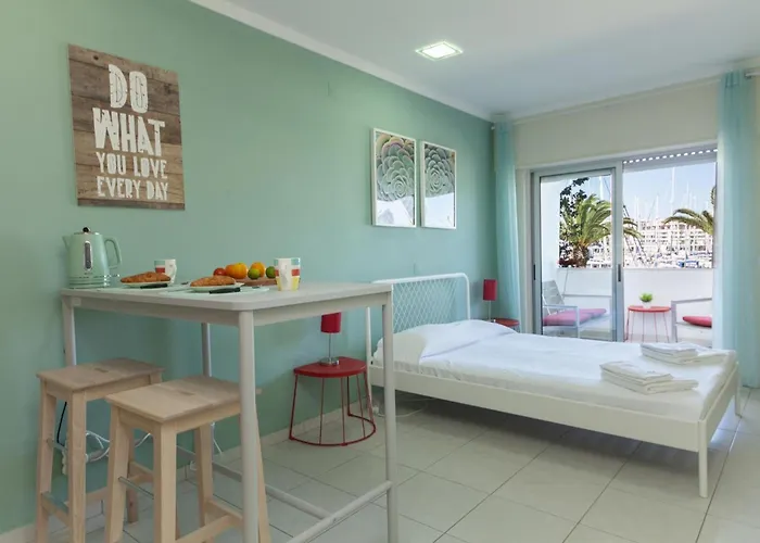 A36 - Avenue Flat In