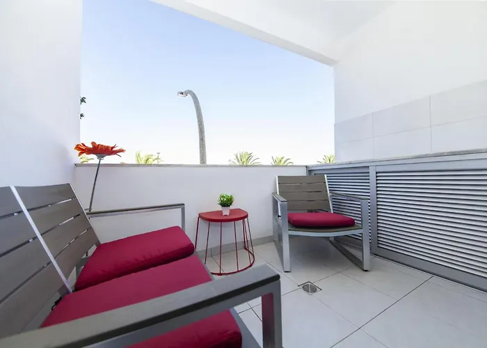 A36 - Avenue Flat In *