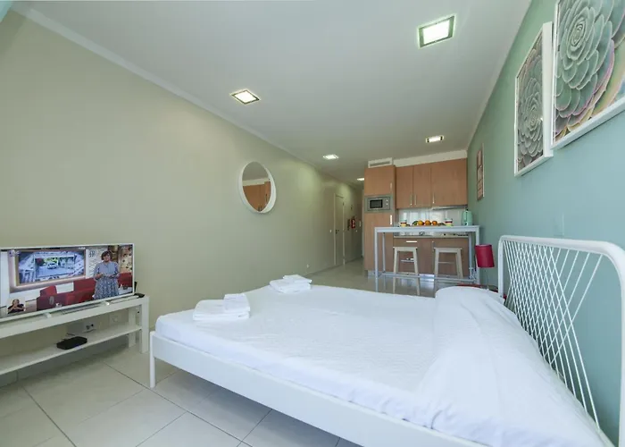 A36 - Avenue Flat In * Lagos